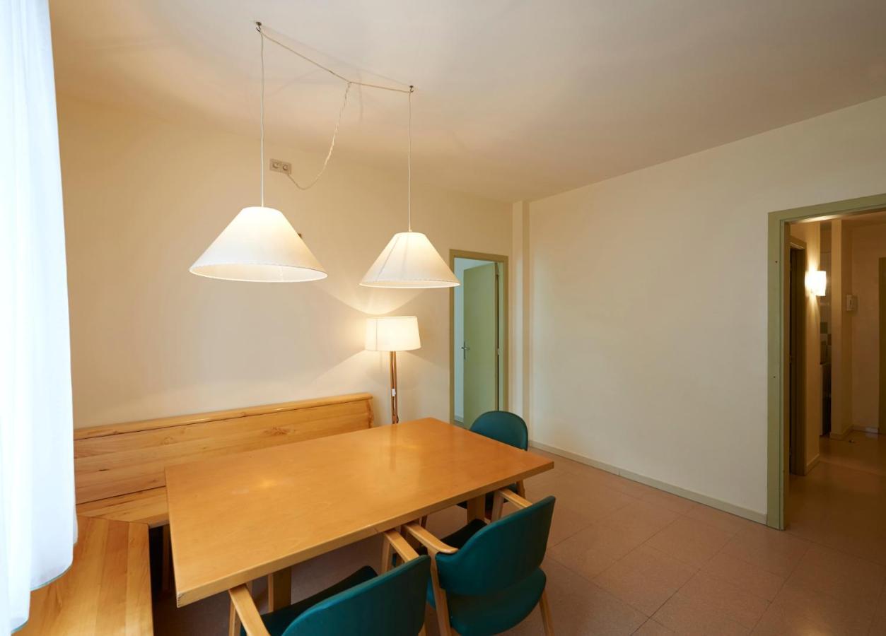 Apartamentos Montserrat Abat Marcet Exterior foto