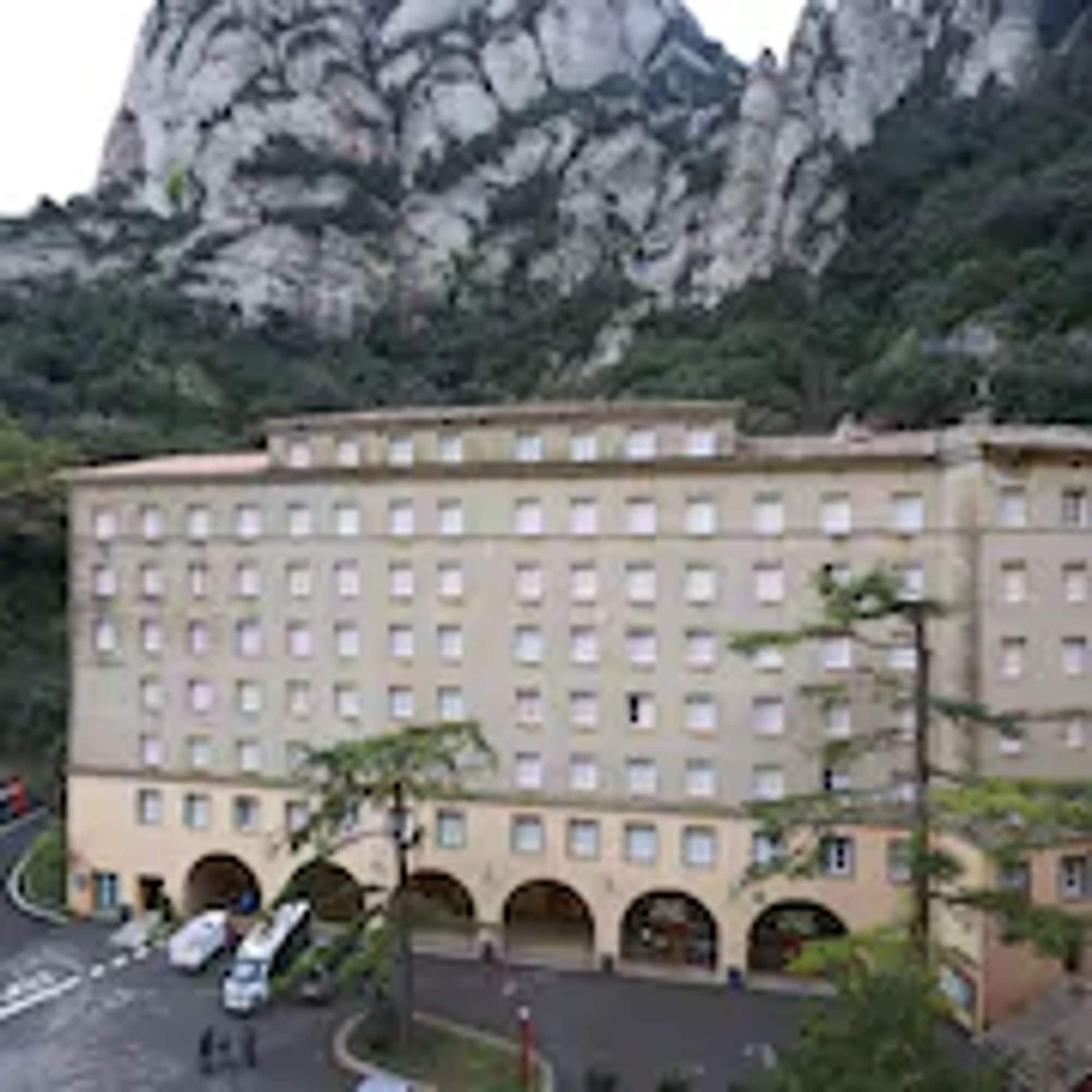 Apartamentos Montserrat Abat Marcet Exterior foto