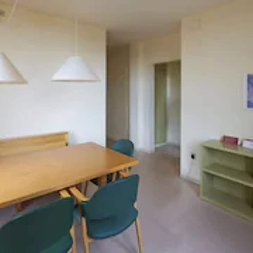 Apartamentos Montserrat Abat Marcet Exterior foto